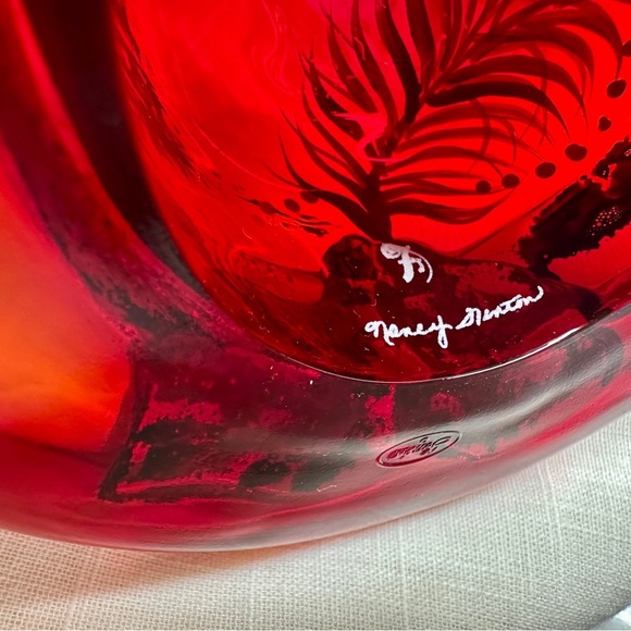 FENTON, HAND-PAINTED RED GLASS HAT WITH A PURPLE FEATHER & BOW. - Picture 8 of 15